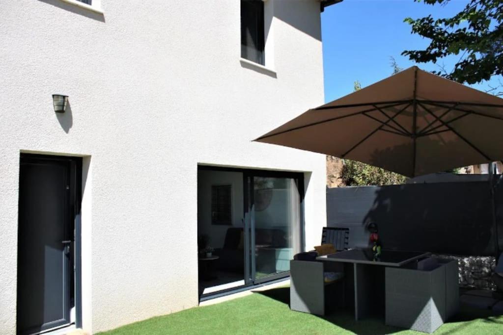 Appartement tout équipé en rez-de-jardin entre Gard et Ardèche Saint-Julien-de-Peyrolas Exterior foto