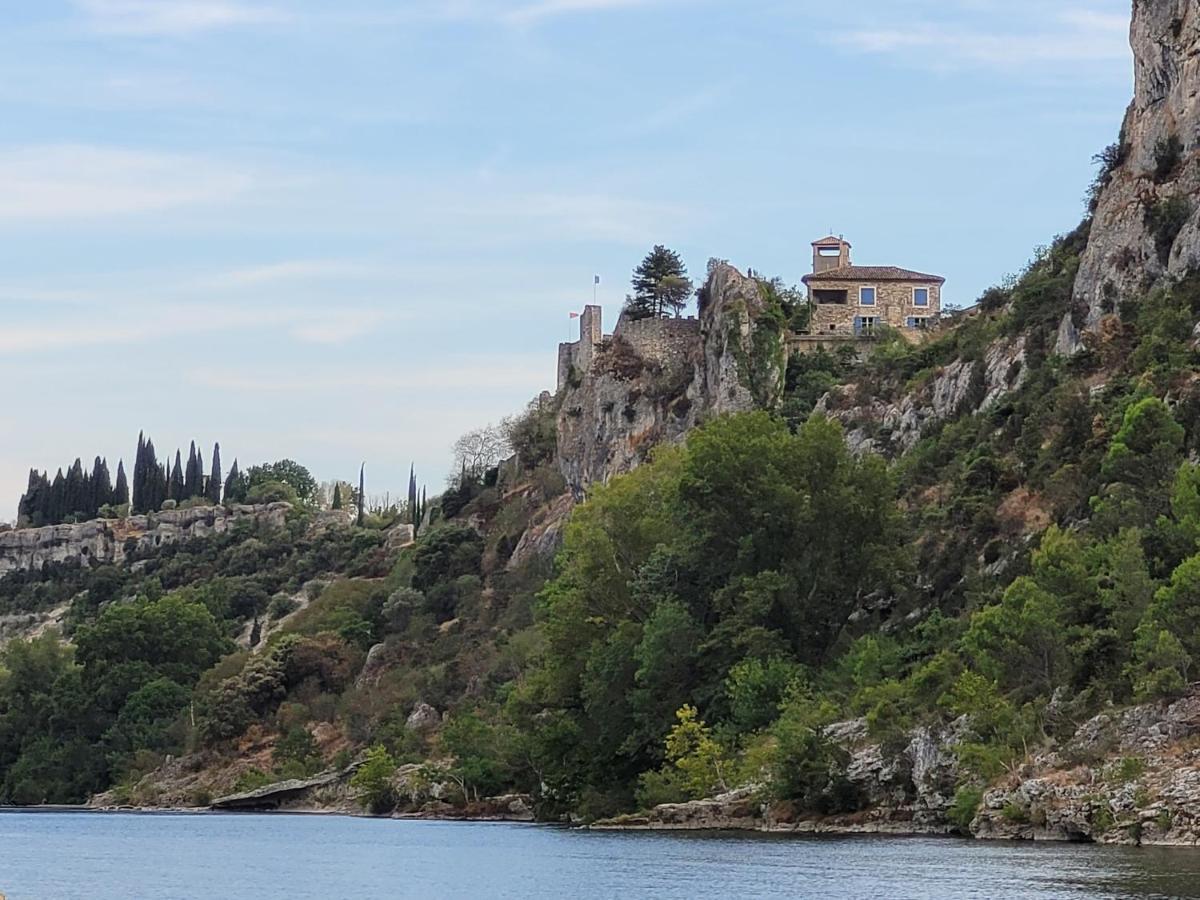 Appartement tout équipé en rez-de-jardin entre Gard et Ardèche Saint-Julien-de-Peyrolas Exterior foto